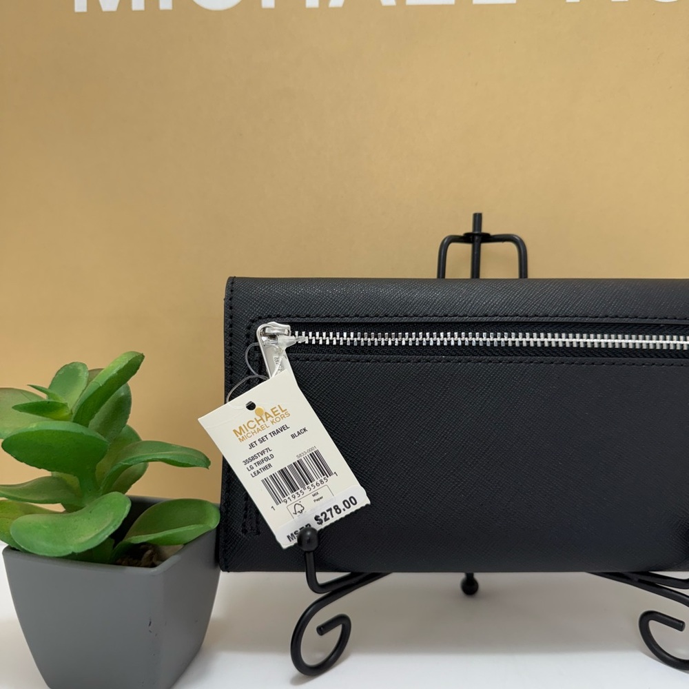 Michael Kors Wallet Trifold - Picture 5 of 9